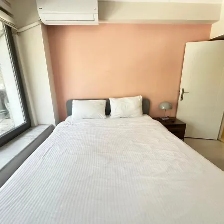 Appartement Modern Design, Spatious In Karakoey 4br, 2ba