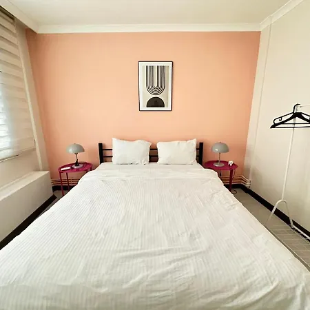 Appartement Modern Design, Spatious In Karakoey 4br, 2ba Istanboel