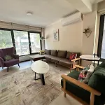 Modern Design, Spatious In Karakoey 4br, 2ba