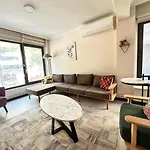 Lejlighed Modern Design, Spatious In Karakoey 4br, 2ba *