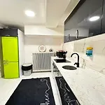 Lejlighed Modern Design, Spatious In Karakoey 4br, 2ba Istanbul