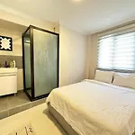 Modern Design, Spatious In Karakoey 4br, 2ba *