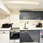 Lejlighed Modern Design, Spatious In Karakoey 4br, 2ba