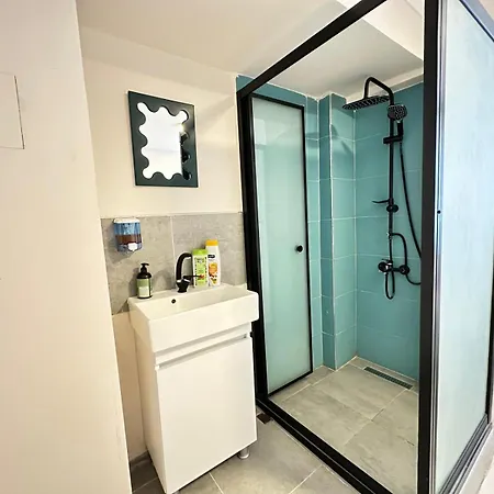 Modern Design, Spatious In Karakoey 4br, 2ba Apartamento *