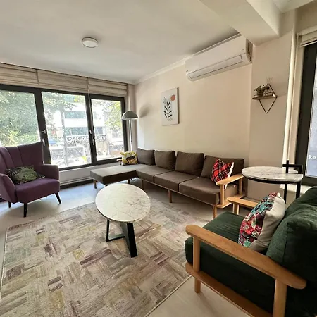 Modern Design, Spatious In Karakoey 4br, 2ba