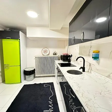 Apartamento Modern Design, Spatious In Karakoey 4br, 2ba Estambul