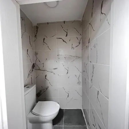 Apartman Modern Design, Spatious In Karakoey 4br, 2ba