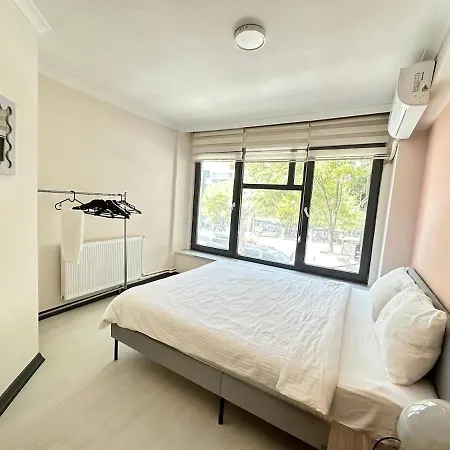 Modern Design, Spatious In Karakoey 4br, 2ba